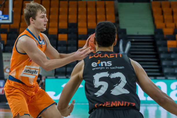 伤病困扰约 伤病困扰约