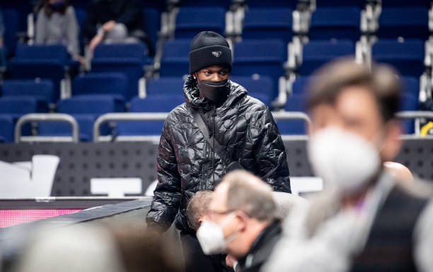 更反映出他 更反映出他